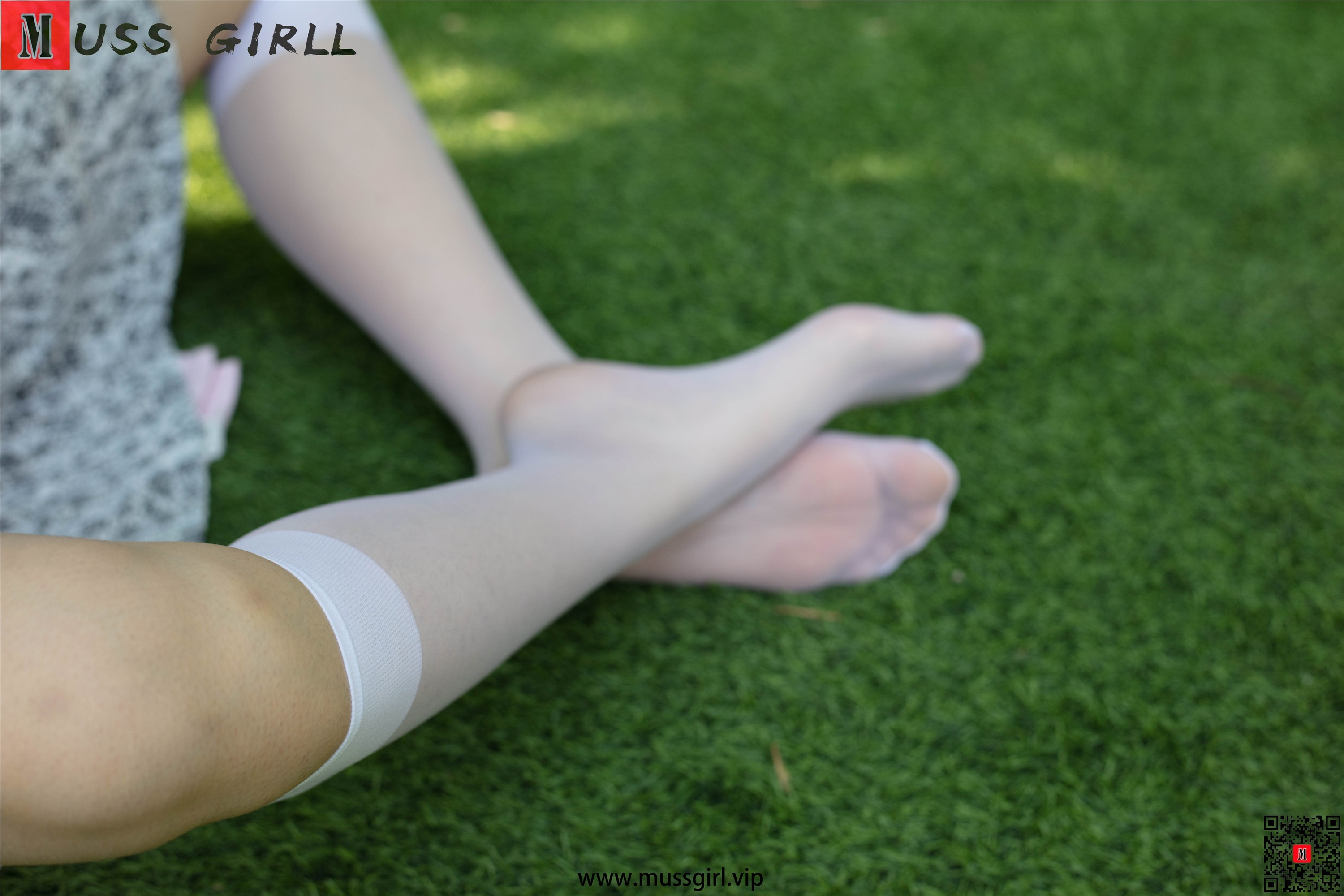 MussGirl慕丝女郎  NO.209 公园碎花裙过膝白丝